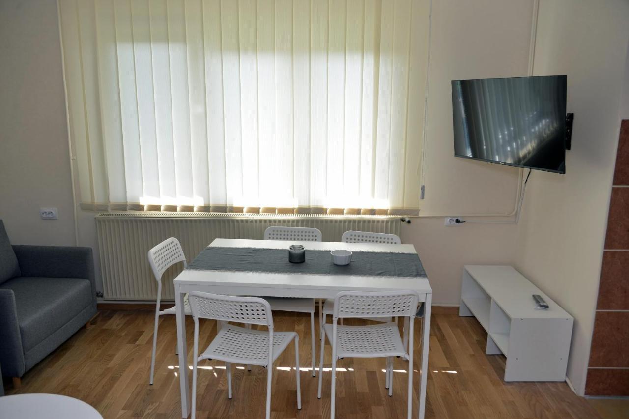 Affordable And Newly Renovated 1-Bedroom Apartment Kraljevo Exterior photo