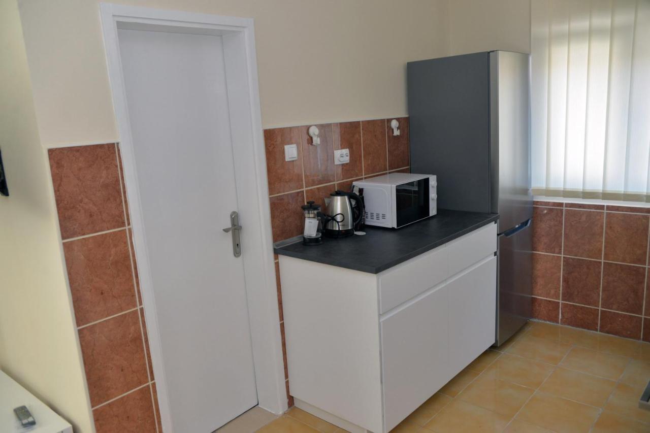Affordable And Newly Renovated 1-Bedroom Apartment Kraljevo Exterior photo