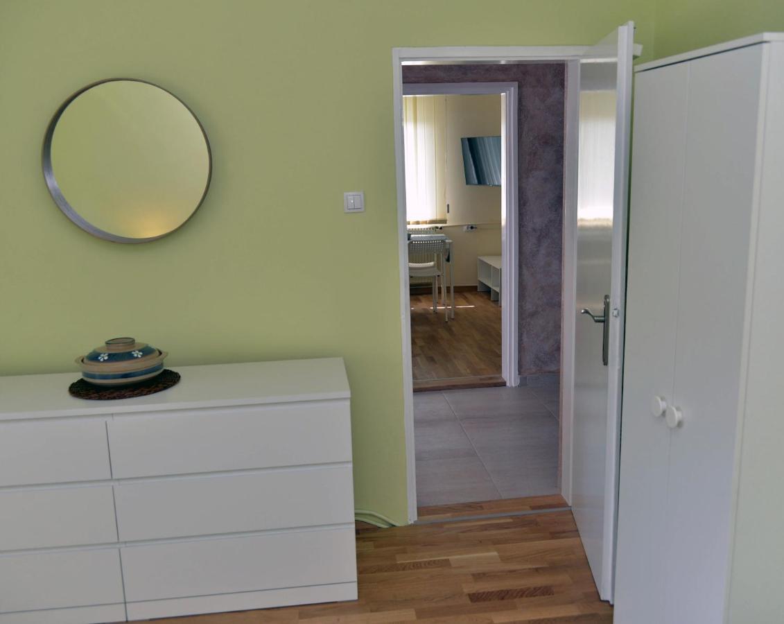 Affordable And Newly Renovated 1-Bedroom Apartment Kraljevo Exterior photo