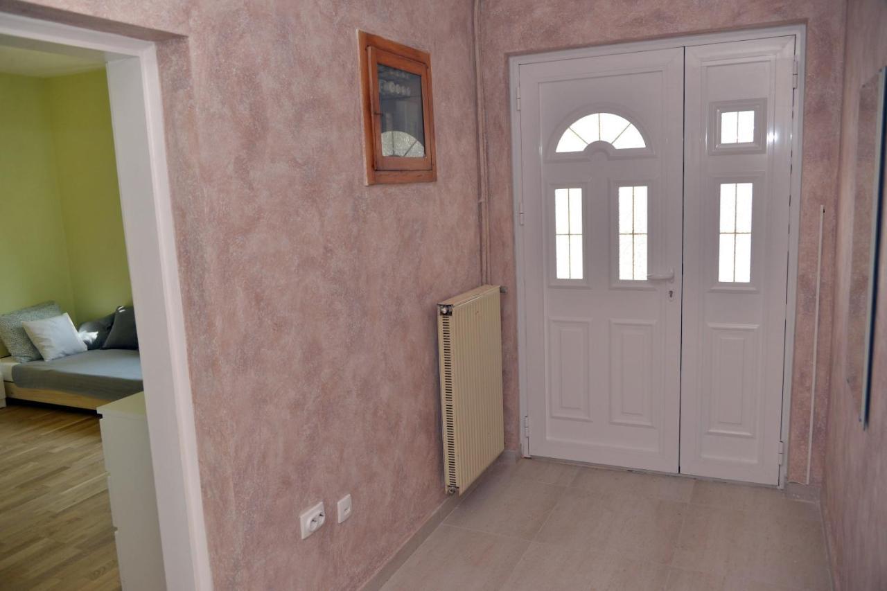 Affordable And Newly Renovated 1-Bedroom Apartment Kraljevo Exterior photo