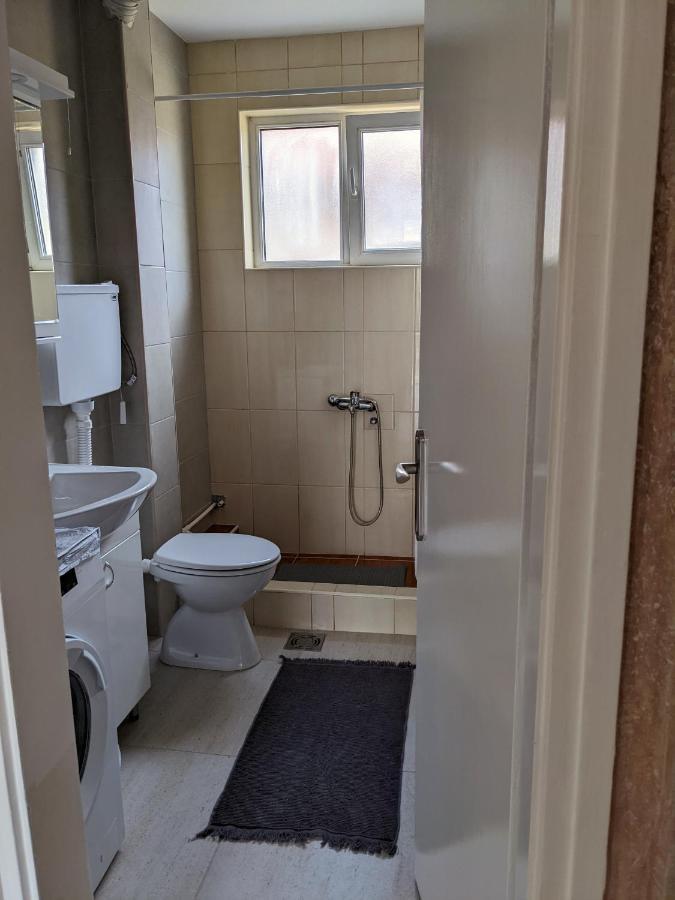 Affordable And Newly Renovated 1-Bedroom Apartment Kraljevo Exterior photo